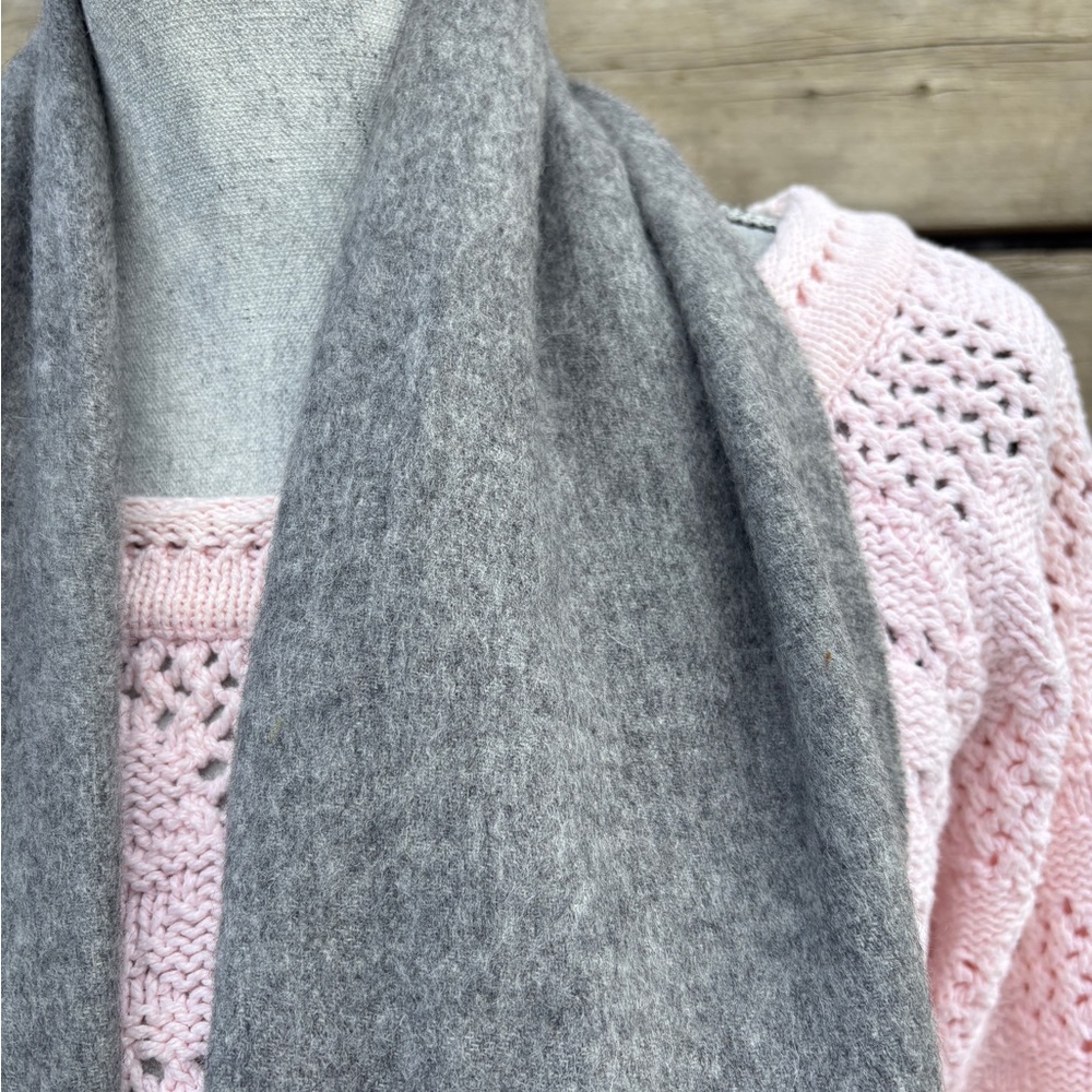 Alashan grey fringed scarf, 95% merino wool / 5% cashmere - Picture 6 of 9
